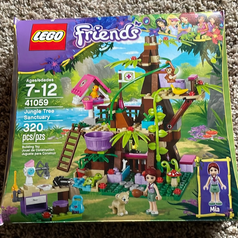 Lego jungle tree sanctuary